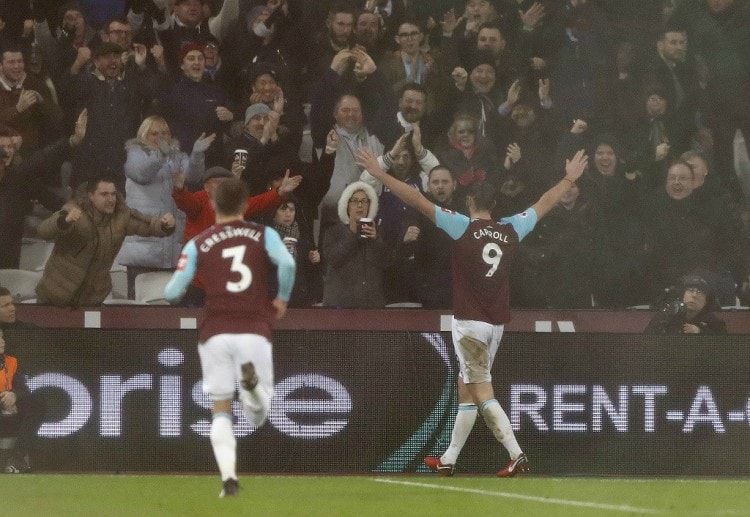 Andy Carroll giải cứu West Ham khi ghi hai bàn trong trận thắng cá cược trực tiếp 2-1 trên sân London