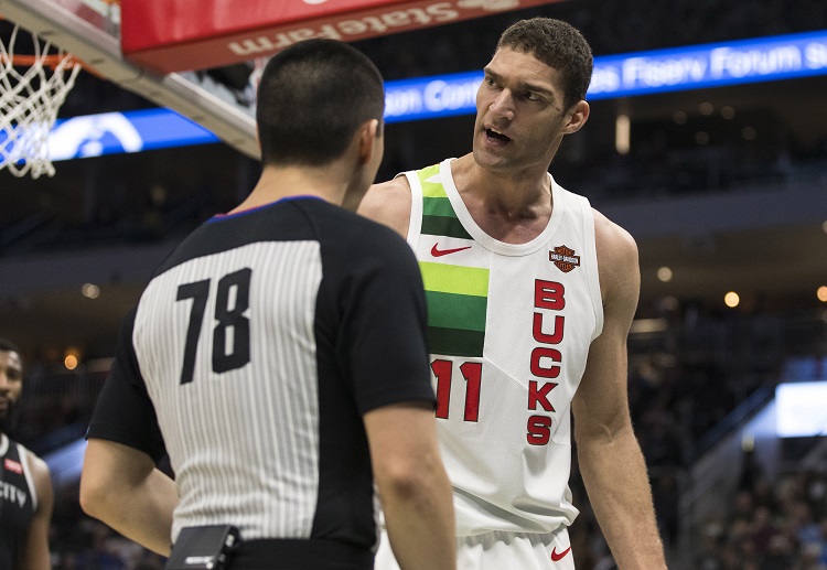 Brook Lopez stepped up as the Bucks stay atop the Eastern Conference of the NBA