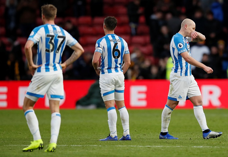 Primary KeywordPremier League Secondary Keyworddự đoán sbobet  nhận định West Ham vs Huddersfield  cập nhật Premier League 2019 Article Title VNPremier League West Ham vs Huddersfield: Khó khăn cho Huddersfield! Article Title EnglishPremier League West Ham vs Huddersfield: A challenging match for Huddersfield! Premier League West Ham vs Huddersfield: Khó khăn cho Huddersfield! West Ham vs Huddersfield Cùng dự đoán Sbobet đánh giá trận West Ham vs Huddersfield, 23:00 ngày 16/03 (GMT+8) và cập nhật Premier League 2019! West Ham cần thêm 1 điểm nữa để chính thức trụ hạng thành công, trong khi cơ hội đó đối với Huddersfield gần như không còn. Do vậy, trận đấu tới có lẽ sẽ chỉ có một đội chơi hết mình. Những điểm đáng chú ý West Ham đang có thành tích ghi bàn không đế nỗi tồi. Sau 30 vòng đấu, họ cũng có được 37 bàn thắng. Song, cũng có đến 43 lần đội bóng này để thủng lưới. Trong quá khứ, có 3 lần đội bóng này đối đầu với đối thủ Huddersfield. Trong cả 3 trận đấu đó, họ đều có được bàn thắng. Thậm chí, 2/3 trận này họ ghi được từ 2 bàn thắng trở lên. Trong 10 trận đấu gần đây nhất của mình, có 6 trận West Ham ghi được bàn thắng. Trong đó, có 3 trận họ ghi được từ 2 bàn trở lên. Song, cũng có đến 8/10 trận này họ để thủng lưới. Trên sân nhà, đến 8/10 trận họ có bàn với 6 trong số đó là từ 2 bàn thắng trở lên. Song, cũng có 7/10 trận này họ thủng lưới. 1 Theo các nhận định West Ham vs Huddersfield, trong khi đó, Huddersfield Town đang là đội bóng gây thất vọng nhất giải đấu, đặc biệt là ở hàng công. Sau 30 vòng đấu, chỉ vỏn vẹn 15 lần họ có được bàn thắng. Thế nhưng, lại có đến 53 lần họ để thủng lưới. Trong 3 lần đối đầu với đối thủ thành London này, có 2 trận họ có bàn nhưng cả 2 trận họ chỉ đều ghi được 1 bàn. Trong 10 trận đấu gần đây nhất của mình, chỉ vỏn vẹn 2 trận Huddersfield có được bàn thắng, 1 thành tích hết sức tồi tệ. Trong khi đó, có đến 8/10 trận này họ thủng lưới với 5 trong số đó là từ 2 bàn thua trở lên. Trên sân khách, cũng chỉ 3/10 trận gần nhất họ có bàn. Song, cũng có 8/10 trận này họ thủng lưới với 4 trong số đó là từ 2 bàn thua trở lên. West Ham đang đứng thứ 9 trên bảng xếp hạng với 39 điểm sau 30 vòng đấu của Ngoại hạng Anh. Ở 3 lần đối đầu trước đây với đội khách, cả 3 lần họ đều bất bại với 2 trong số đó là những chiến thắng. Cả 2 chiến thắng này, đội chủ sân London đều thắng với cách biệt 2 bàn trở lên. Điều này cho thấy cả năng thắng đậm của họ trong trận này là khá cao. Trong 10 trận đấu gần đây nhất của mình, có 3 trận West Ham giành được chiến thắng. Đáng chú ý khi 2/3 chiến thắng này, họ đều thắng cách biệt 2 bàn trở lên. Ngoài ra, 2/3 trận đó họ cũng giữ sạch lưới. Trên sân nhà, đến 6/10 trận gần nhất West Ham giành chiến thắng. Đến 4 trong số đó họ thắng cách biệt 2 bàn trở lên.  2 Theo các nhận định West Ham vs Huddersfield, trong khi đó, Huddersfield Town đang là đội bóng đội sổ cả giải đấu và có nguy cơ cao nhất phải xuống hạng ở mùa giải sau. Sau 30 vòng đấu, đội bóng này chỉ có được vỏn vẹn 14 điểm. Họ còn cách nhóm an toàn đến 16 điểm, 1 con số quá lớn với thực lực của họ hiện tại khi chỉ còn 8 vòng đấu nữa mọi chuyện sẽ kết thúc. Trong 3 lần đối đầu với West Ham, thành tích tốt nhất của họ chỉ là 1 trận hòa hồi đầu mùa. Trong 10 trận đấu gần đây nhất của mình, đến 8 trận Huddersfield để thua. Đáng chú ý khi đến 4 trong số đó họ thua cách biệt 2 bàn. Ngoài ra, 7/8 trận thua này họ đều không có bàn. Trên sân khách, đến 8/9 trận gần nhất họ thua trận. 3 trong số đó Huddersfield thua với cách biệt 2 bàn trở lên.  Đội hình dự kiến giữa 2 đội West Ham vs Huddersfield Town West Ham: Fabianski, Cresswell, Ogbonna, Diop, Fredericks, Rice, Felipe Anderson, Lanzini, Noble, Snodgrass, Chicharito. Huddersfield Town: Lossl, Durm, Schindler, Zanka, Bacuna, Billing, Gorenc-Stankovic, Mooy, Pritchard, Mounie, Kachunga. Lịch sử thi đấu 3 trận gần nhất 2 đội gặp nhau: West Ham thắng 2, hòa 1 West Ham mới để thủng lưới 4 lần trong 6 trận đấu gần nhất chơi trên sân nhà Huddersfield mới giành được 1 chiến thắng trên sân khách kể từ đầu giải Tip cược LỰA CHỌN TỐI ƯU: Chọn Xỉu (Under) kèo 2.5@0.87 *** (23h00 16/03 GMT+8) Theo các nhận định West Ham vs Huddersfield, Huddersfield Town có thành tích đối đầu tích cực trước West Ham, nhưng thực tế West Ham United đã thành công hơn nhiều trong lịch sử đối đầu gần đây nhất khi thắng 2 và hòa 1 trong 3 lần đối đầu với Terrier. Và việc phải hành quân đến sân nhà của West Ham ngày hôm nay được xem là một khó khăn với Huddersfield Town. Meta Description	Cùng dự đoán Sbobet đánh giá trận West Ham vs Huddersfield, 23:00 ngày 16/03 (GMT+8) và cập nhật Premier League 2019! 1st Image Request (English)	A picture of West Ham Image Title in Vietnamese	Premier League: West Ham mới để thủng lưới 4 lần trong 6 trận đấu gần nhất chơi trên sân nhà Image Caption in Vietnamese	West Ham United đã thành công hơn nhiều trong lịch sử đối đầu gần đây nhất Image Alt Text in Vietnamese	Premier League: West Ham đang đứng thứ 9 trên bảng xếp hạng với 39 điểm 2nd Image Request (English)	A picture of Huddersfield Image Title in Vietnamese	Premier League: Huddersfield Town có thành tích đối đầu tích cực trước West Ham Image Caption in Vietnamese	Huddersfield Town đang là đội bóng gây thất vọng nhất giải đấu Image Alt Text in Vietnamese	Premier League: Huddersfield mới giành được 1 chiến thắng trên sân khách kể từ đầu giải Outbound Link 1 URL	https://www.bbc.com/sport/football/teams/west-ham-united Outbount Link 1 Anchor Text	West Ham đang có thành tích ghi bàn không đế nỗi tồi Outbound Link 2 URL	https://www.bbc.com/sport/football/teams/huddersfield-town Outbount Link 2 Anchor Text	Huddersfield Town đang là đội bóng đội sổ cả giải Internal Link 1 URL	https://beritajuara.com/premier-league/ Iternal Link 1 Anchor Text	Premier League 2019 Internal Link 2 URL	https://beritajuara.com/vi/tag/huddersfield-town-vi/ Iternal Link 2 Anchor Text	các nhận định West Ham vs Huddersfield Tags /3	West Ham, Huddersfield FB Caption in Vietnamese	⚽ West Ham vs Huddersfield: Hành quân đến sân nhà của West Ham được xem là một khó khăn với Huddersfield Town!