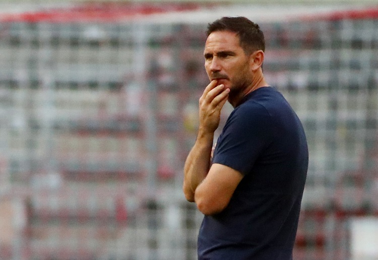 แฟร้งค์ แลมพาร์ด พร้อมพาทีมลงสนามในศึก พรีเมียร์ลีก อังกฤษ 2020