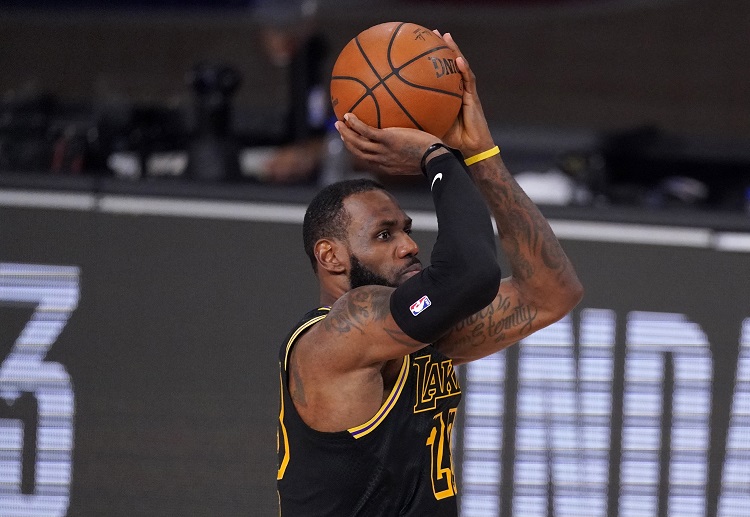 NBA 勒布朗-詹姆斯的图片