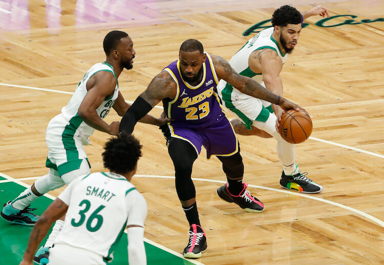NBA洛杉矶湖人詹姆斯的赛场动态