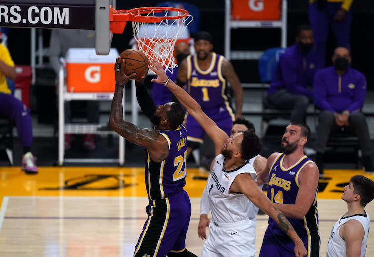 NBA洛杉矶湖人詹姆斯的赛场动态