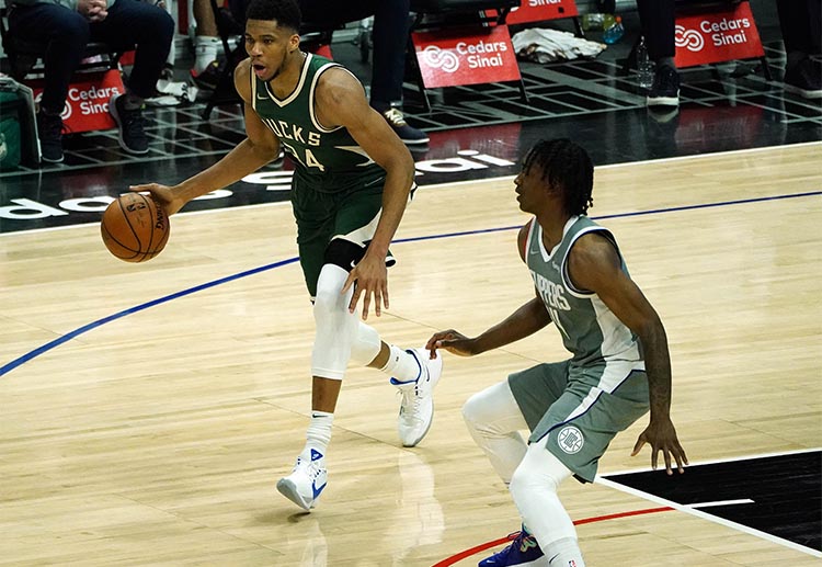 NBA密尔沃基雄鹿阿德托昆博的赛场动态