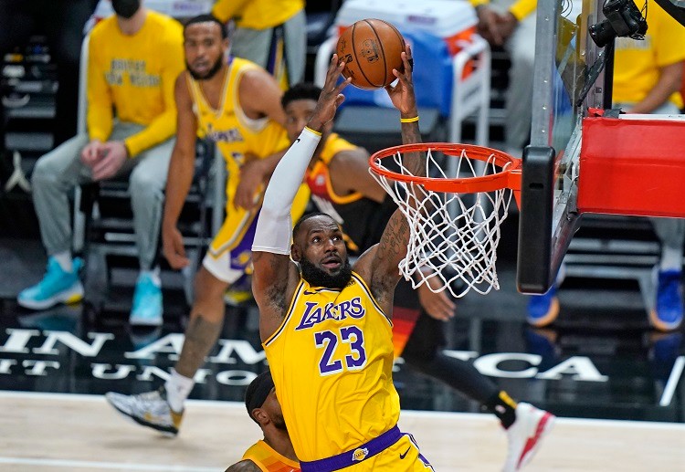 NBA 洛杉矶湖人詹姆斯的赛场动态