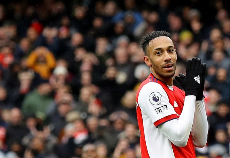 Pierre-Emerick Aubameyang prepares as Arsenal take on Southampton in the Premier League