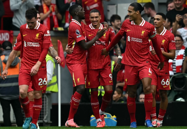 Premier League: Liverpool tạm vươn lên ngôi đầu