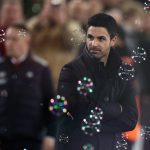 အာဆင်နယ်ဟာ ၂၀၀၃-၂၀၀၄ ဘောလုံးရာသီက တစ်ရာသီလုံး ရှုံးပွဲ မရှိအောင် ကစားပြီး ပရီးမီးယားလိဂ် ချန်ပီယံဆုကို ရရှိအောင် စွမ်းဆောင်နိုင်ခဲ့တာ ဖြစ်ပါတယ်။