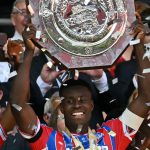 社区盾 首度捧起