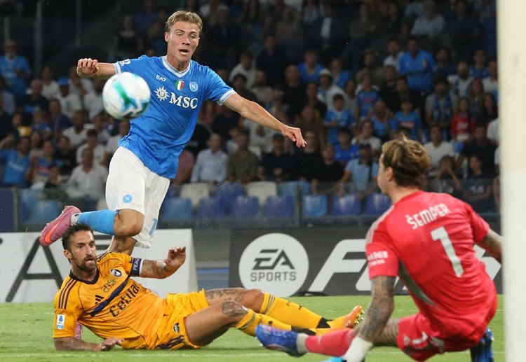 ဒါပေမယ့်လည်း စီးရီးအေ ထိပ်သီး ကလပ်တွေရဲ့ ကမ်းလှမ်းမှုတွေကို လက်ခံရရှိချိန်မှာတော့ ဟွိုက်ဂျ်လန်းက စိတ်ကူးပြောင်းသွားခဲ့တာ ဖြစ်ပါတယ်။