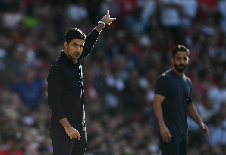 ယူနိုက်တက် ဂန္ထဝင် နောက်ခံလူ ဂယ်ရီ နဗီးလ် ကလည်း ဒီရာသီ ပရီးမီးယားလိဂ်မှာ အာဆင်နယ် ဗိုလ်စွဲဖို့ သေချာသလောက် ရှိသွားပြီ ဖြစ်ကြောင်း Sky Sports နဲ့အင်တာဗျူးမှာ သုံးသပ်ခဲ့ပါတယ်။