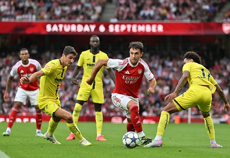 ဒါ့အပြင် အာဆင်နယ်က နိုင်ငံတကာ ရက်သတ္တပတ်တွေ မတိုင်ခင် ပရီးမီးယားလိဂ် အမှတ်ပေးဇယား ကိုလည်း ဦးဆောင်ထားနိုင်ခဲ့ပါတယ်။