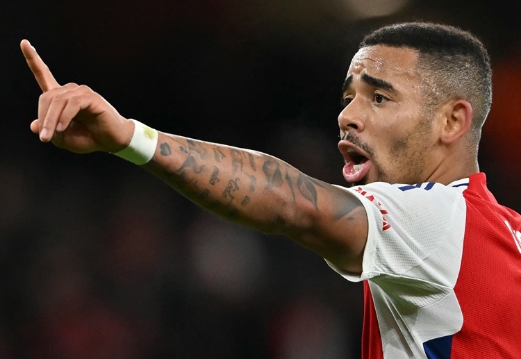 ဆွီဒင် တိုက်စစ်မှူးဟာ ပရီးမီးယားလိဂ် နောက်ဆုံး ၃ ပွဲမှာ အရန်ခုံ ထိုင်ခဲ့ရပြီး လူစားဝင် ကစားသမား အဖြစ်သာ ဝင်ကစားခွင့် ရရှိခဲ့တာ ဖြစ်ပါတယ်။