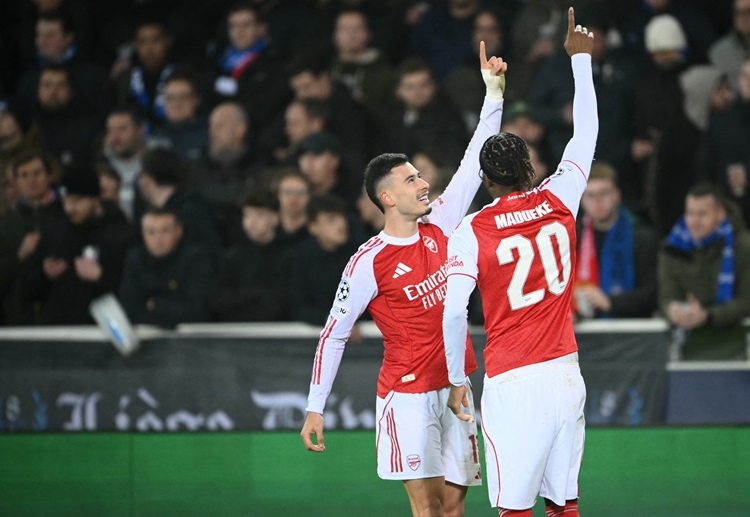 မာတင်နယ်လီ ကတော့ ပထမပိုင်းမှာ ဝေဖန်တာတွေ ခံခဲ့ရပေမယ့် ဒုတိယပိုင်းမှာ သူ့ရဲ့ ဒီရာသီ ချန်ပီယံလိဂ် ၅ ပွဲဆက် ဂိုးသွင်းနိုင်မှု မှတ်တမ်းကို ရရှိခဲ့ပါတယ်။