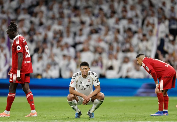 西甲联赛  贝林厄姆高高跃起，头球攻破球门，为皇马取得1比0领先。