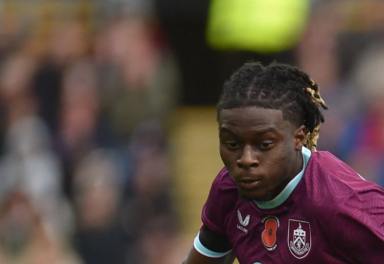 英超联赛 史密斯-罗破门，帮助客队在比赛早段取得1比0领先。