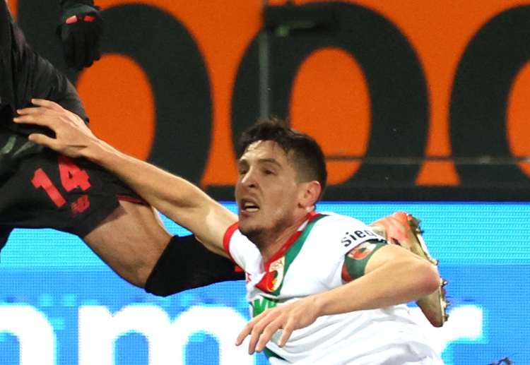 아우크스부르크는 주장 슐로터벡을 중심으로 똘똘 뭉치며 중위권 도약을 노리고 있다.