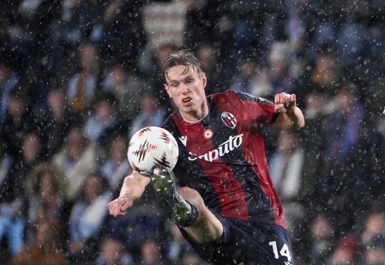 意甲联赛 下半场,赫格姆吃到红牌,博洛尼亚被迫以10人应战。