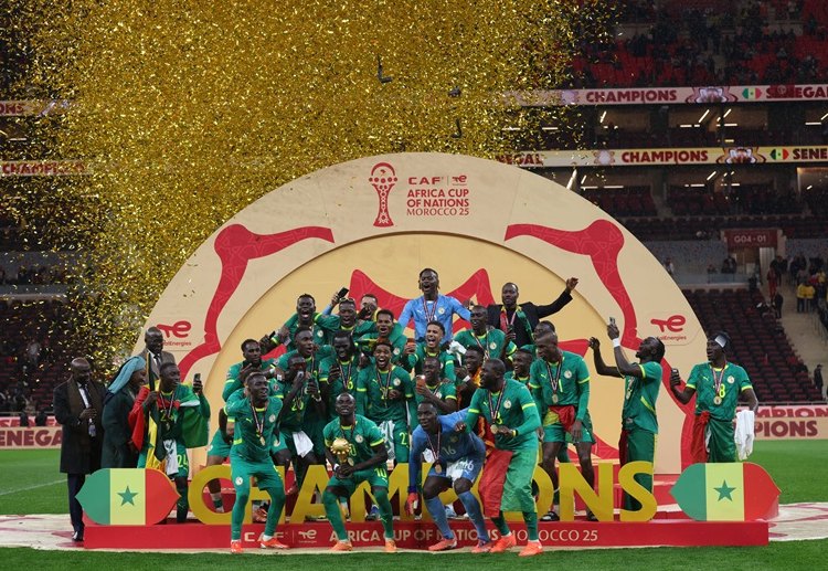 非洲杯 塞内加尔队以1比0击败摩洛哥，成功捧起队史第二座非洲杯奖杯。