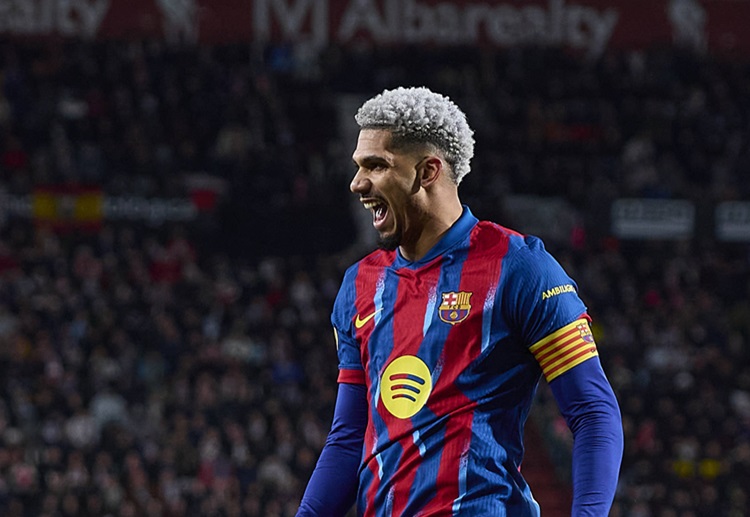 တော့တင်ဟမ်ဟော့စပါးက ရော်နယ် အာရူဟိုကို ယူရို ၃၅ သန်းနဲ့ ခေါ်ယူဖို့ လာလီဂါ ကလပ် ဘာစီလိုနာကို ကမ်းလှမ်းခဲ့ပါတယ်။