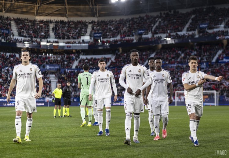 西甲联赛 皇家马德里客场1比2负于奥萨苏纳，终场哨响后姆巴佩神情落寞。