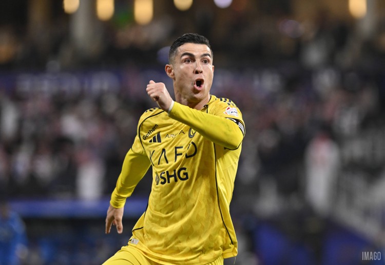 ဒါ့အပြင် သူက ချန်ပီယံလိဂ် ၄ ကြိမ်၊ လာလီဂါ ၂ ကြိမ် အပါအဝင် တခြား ဆုဖလားပေါင်း ၁၀ လုံးကျော်ကို ဆွတ်ခူးပေးနိုင်ခဲ့ပါတယ်။