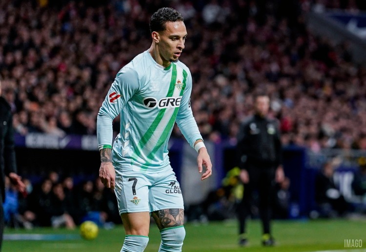 西甲联赛 安东尼禁区内倒挂金钩破门，助贝蒂斯取得领先。