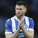 သူဟာ လက်ရှိ ပရီးမီးယားလိဂ်မှာ ကစားနေဆဲ ကစားသမားတွေထဲက ထိပ်သီး အယောက် ၂၀ စာရင်းဝင်တဲ့ တစ်ဦးတည်းသောသူ ဖြစ်ပါတယ်။