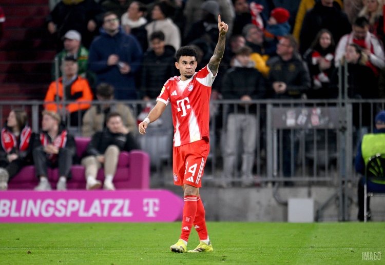 德甲联赛 在拜仁主场4比1战胜门兴的比赛中，路易斯·迪亚斯一传一射建功。