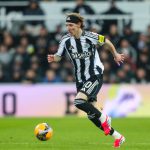 နယူးကာဆယ် တိုက်စစ် ကစားသမား အန်သိုနီ ဂေါ်ဒွန်ကို ခေါ်ယူဖို့ ပရီးမီးယားလိဂ် ကလပ် အာဆင်နယ်ရဲ့ ကြိုးပမ်းမှုမှာ ဘေယန်မြူးနစ် ကပါ ပူးပေါင်း ပါဝင်လာပါတယ်။