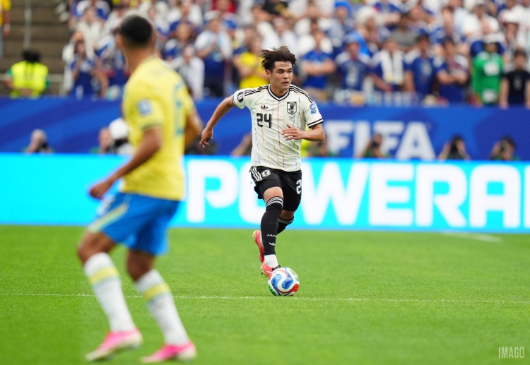 世界杯 日本率先打破场上僵局,佐野海舟禁区外一记世界波让巴西门将毫无办法